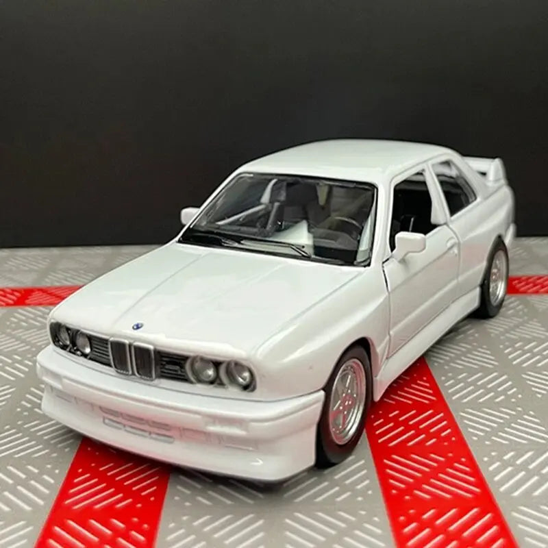 1:36 M3 1987 نموذج سيارة دييكاست سبيكة معدنية تسحب للخلف لعبة محاكاة سيارة رياضية زخرفة مع إمكانية فتح الباب هدية للأطفال