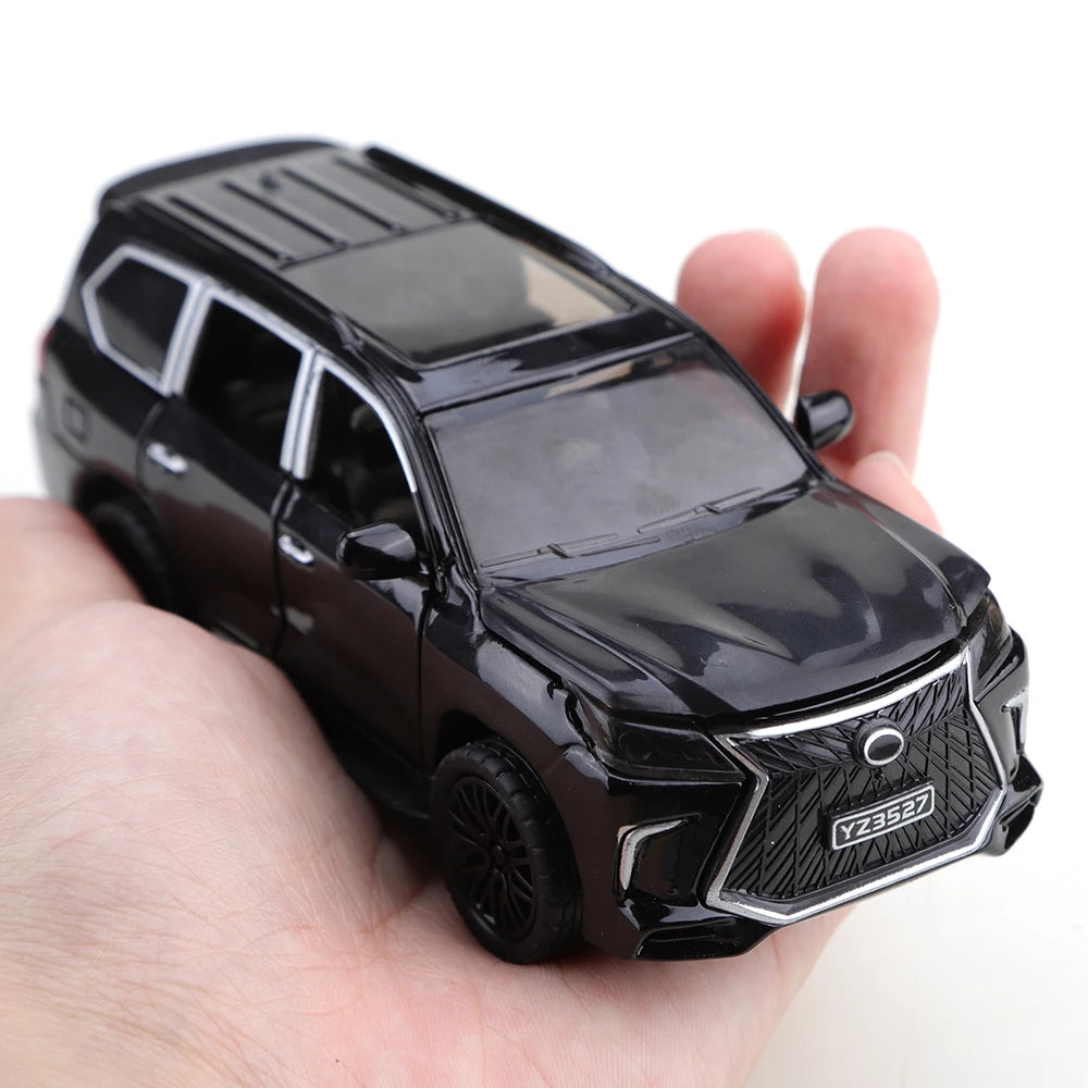 (Bagged) 1/36 scale replica of 570 off-road toy car, die-cast metal, boy's toy, four openable doors and pullback function.