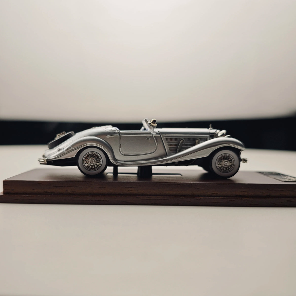 1:64 Alloy Diecast Classic Vintage Car Model | High-Detail Collectible Vehicle | Best Gift for Car Enthusiasts & Collectors