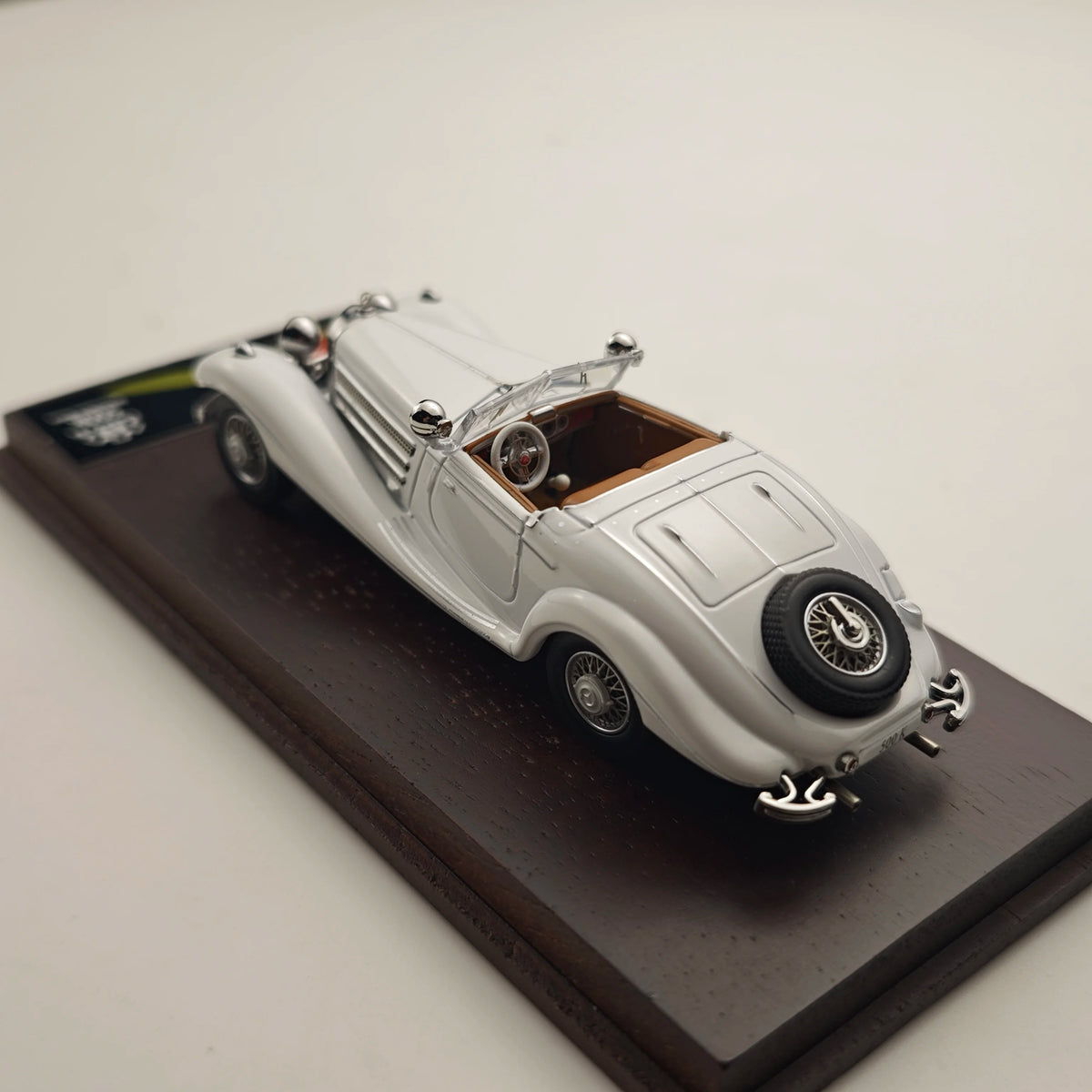 1:64 Alloy Diecast Classic Vintage Car Model | High-Detail Collectible Vehicle | Best Gift for Car Enthusiasts & Collectors
