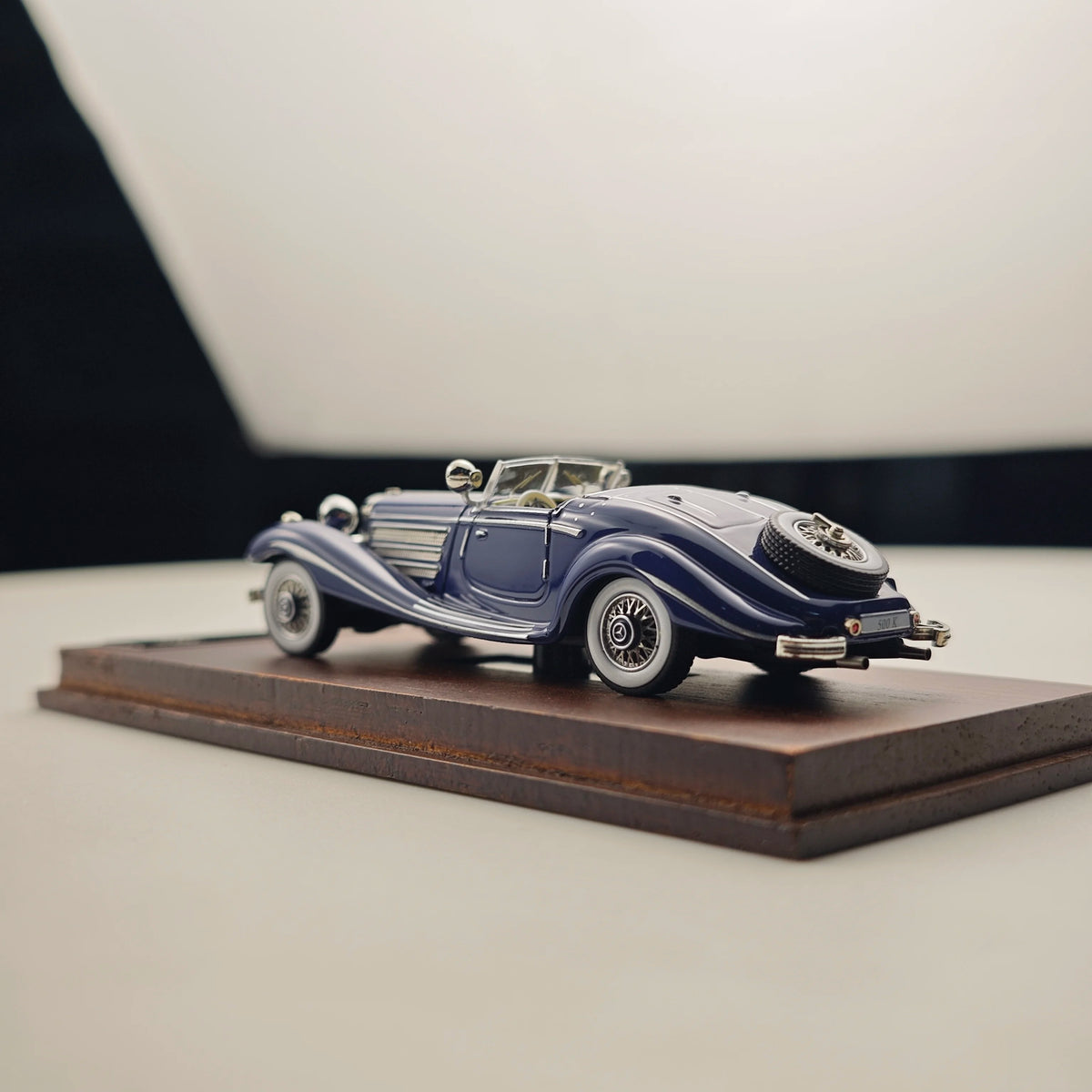 1:64 Alloy Diecast Classic Vintage Car Model | High-Detail Collectible Vehicle | Best Gift for Car Enthusiasts & Collectors