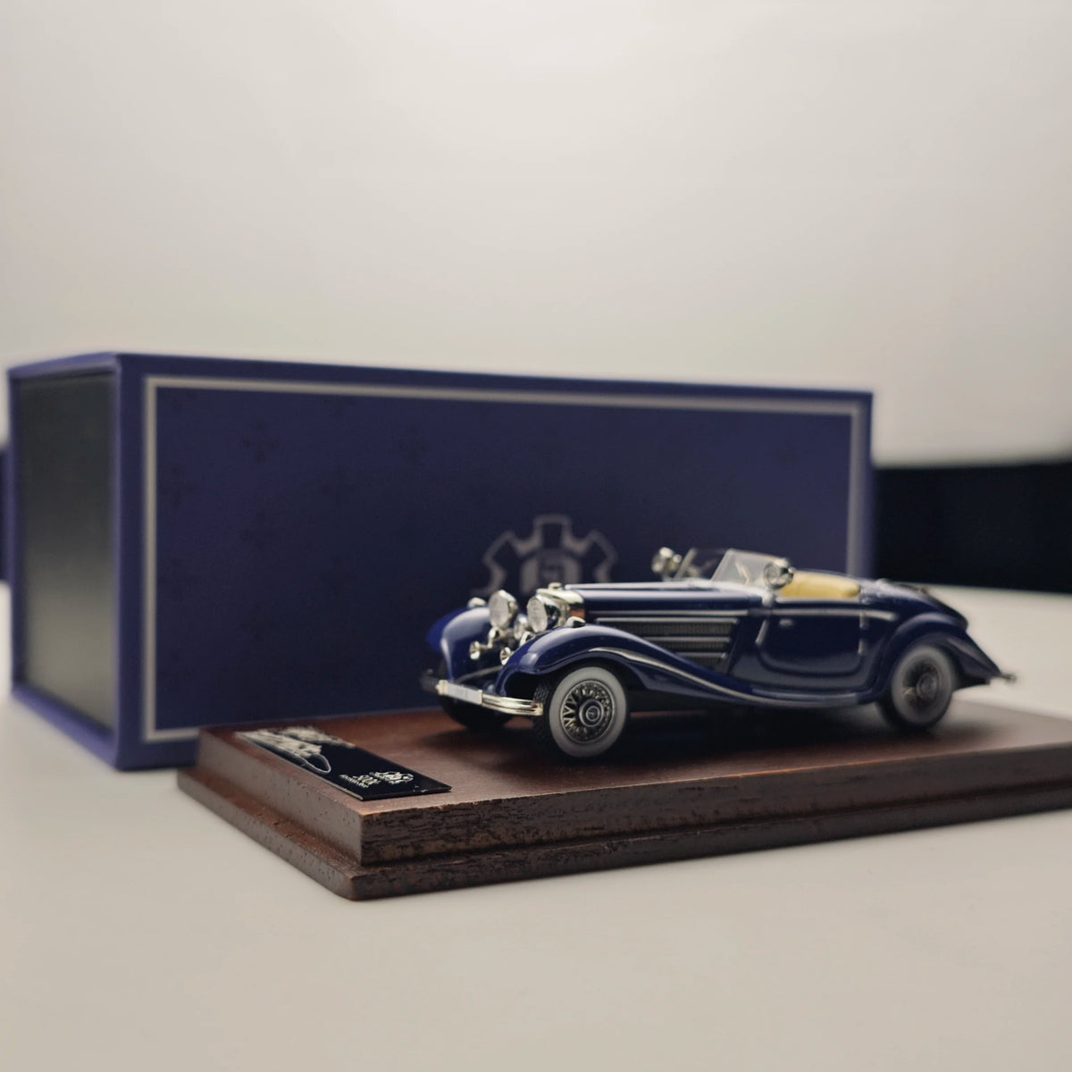 1:64 Alloy Diecast Classic Vintage Car Model | High-Detail Collectible Vehicle | Best Gift for Car Enthusiasts & Collectors