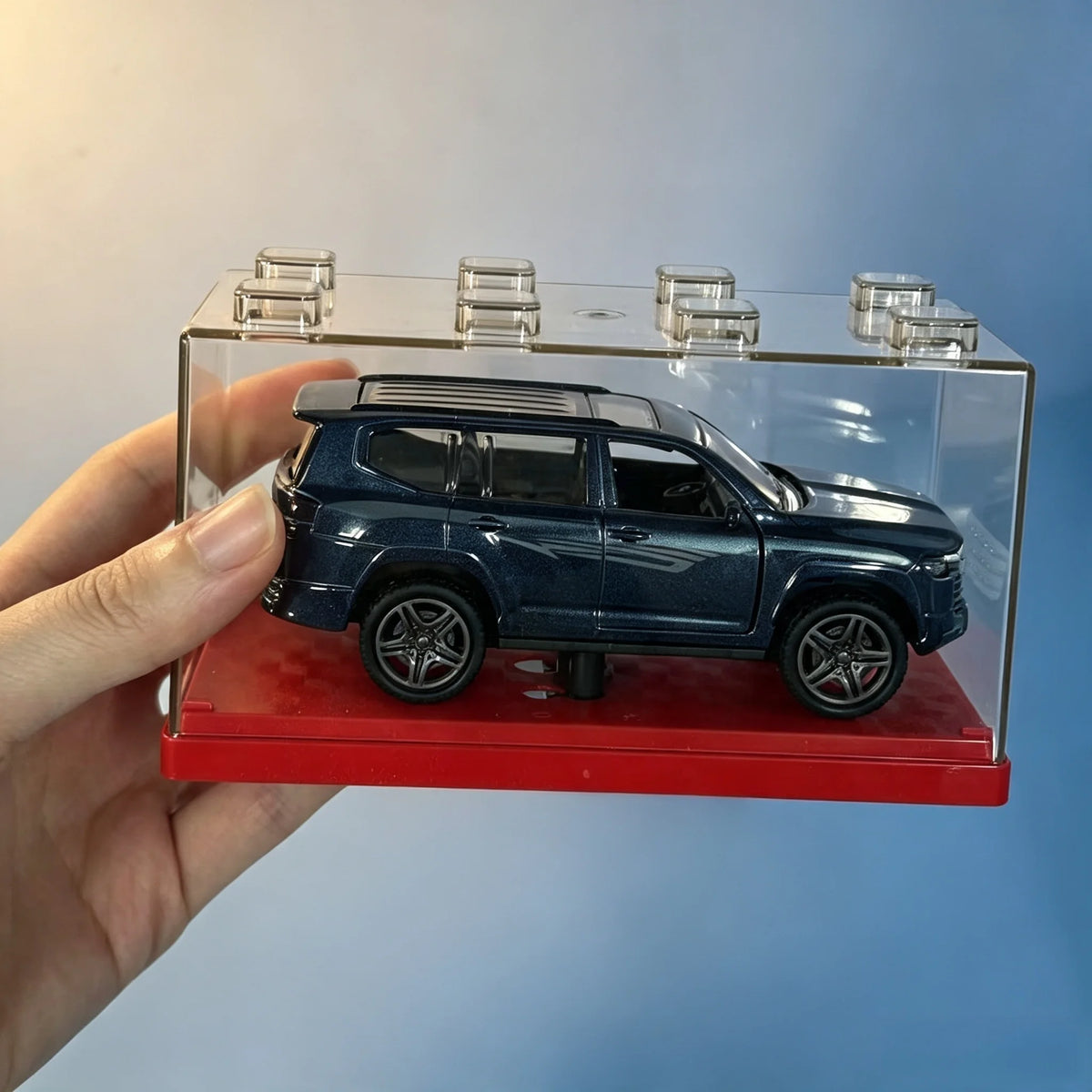 1:32 Die-cast Alloy SUV Model Car with Stackable Display Case, Openable Doors, Pull Back Action, Collectible Vehicle Toy