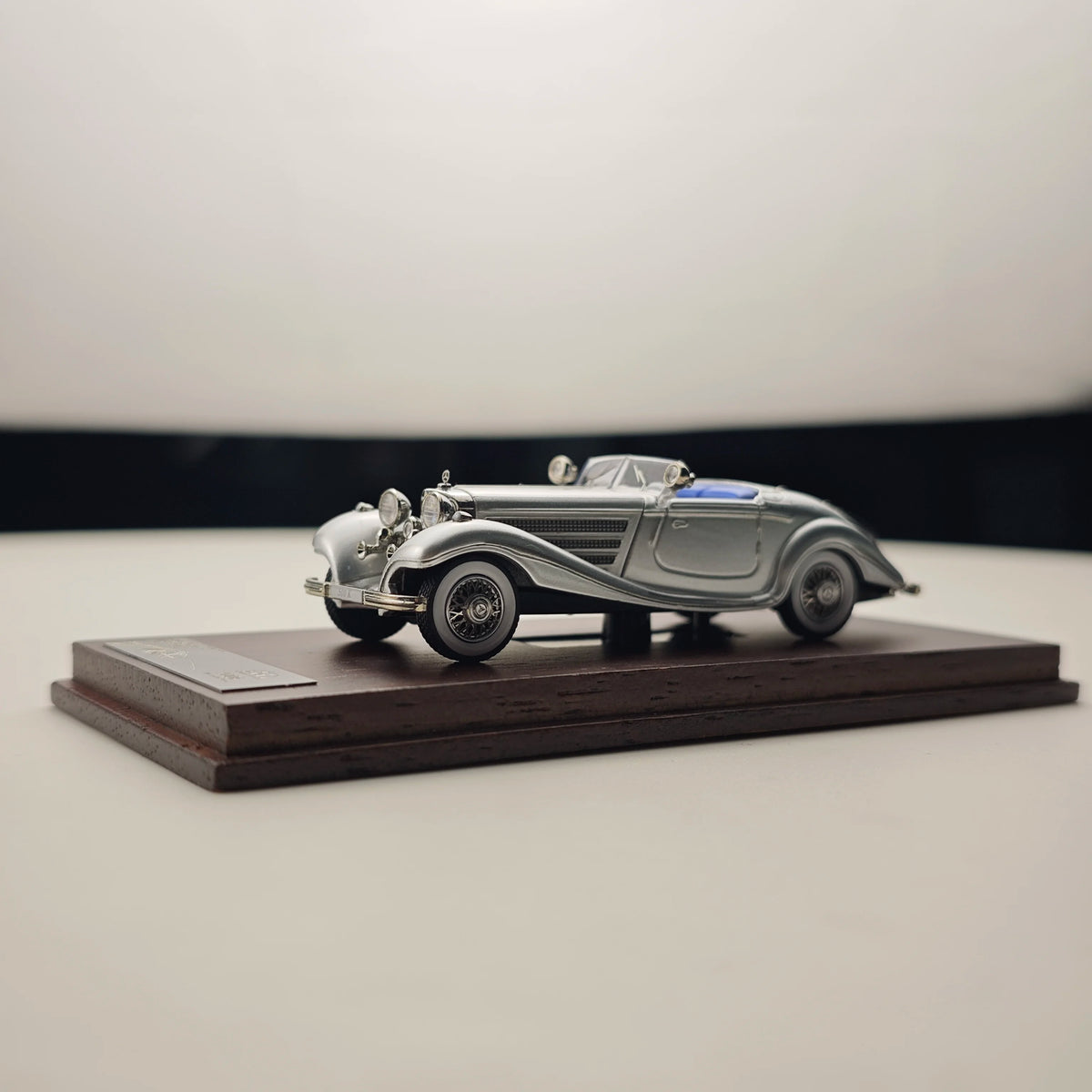 1:64 Alloy Diecast Classic Vintage Car Model | High-Detail Collectible Vehicle | Best Gift for Car Enthusiasts & Collectors